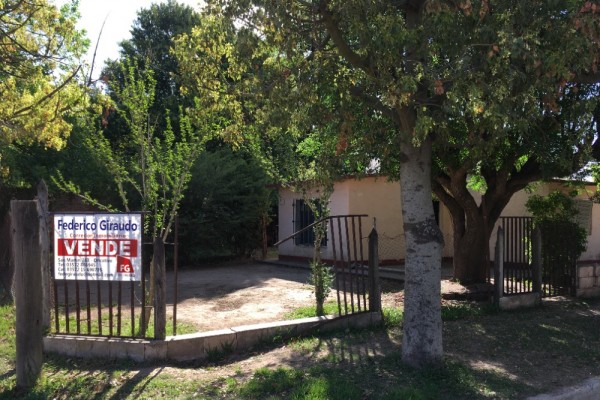 Casa calle René Favaloro esquina Pública - Manfredi