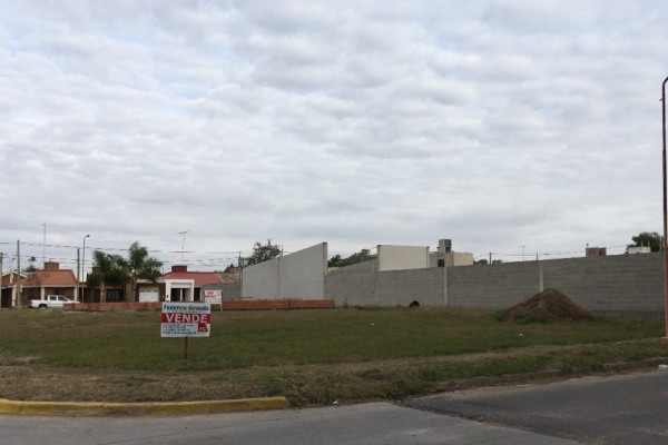 LOTE JUAN PABLO II  esq. EL SALVADOR