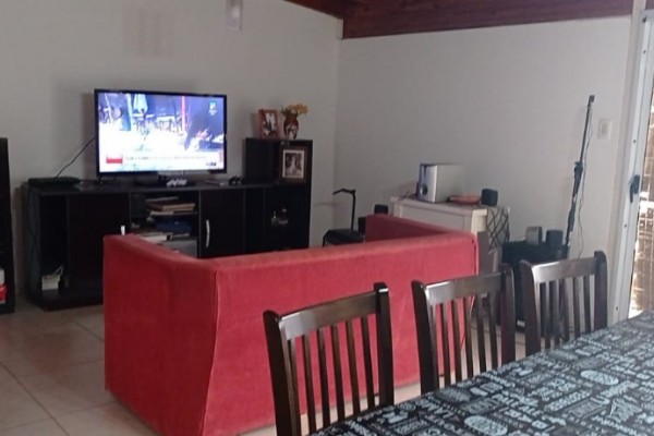 Casa Calle Belgrano al 350 con Local - Excelente Oportunidad