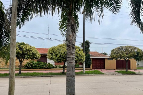 Casa Calle Lamadrid y Velez Sárfield