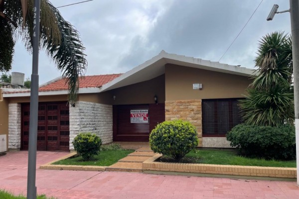 Casa Calle Lamadrid y Velez Sárfield