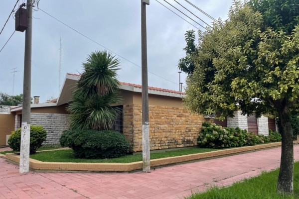 Casa Calle Lamadrid y Velez Sárfield