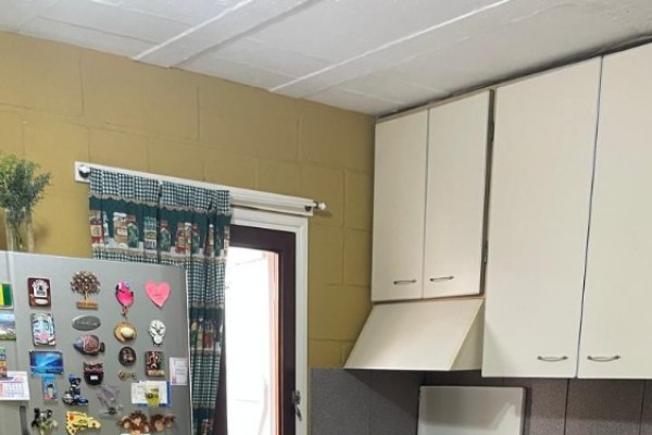 Casa y Galpón Calle Dean Funez