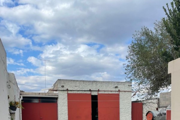 Casa y Galpón Calle Dean Funez